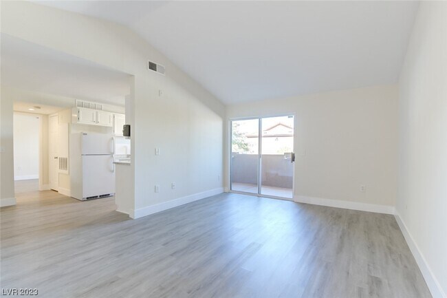 Building Photo - 231 W Horizon Ridge Pkwy