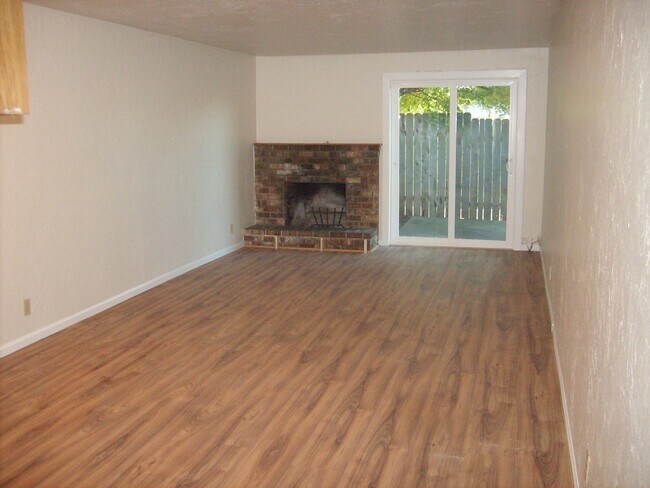 Building Photo - clpa05