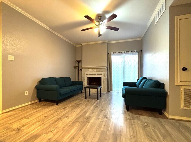 Foto del edificio - 7950 N Stadium Dr