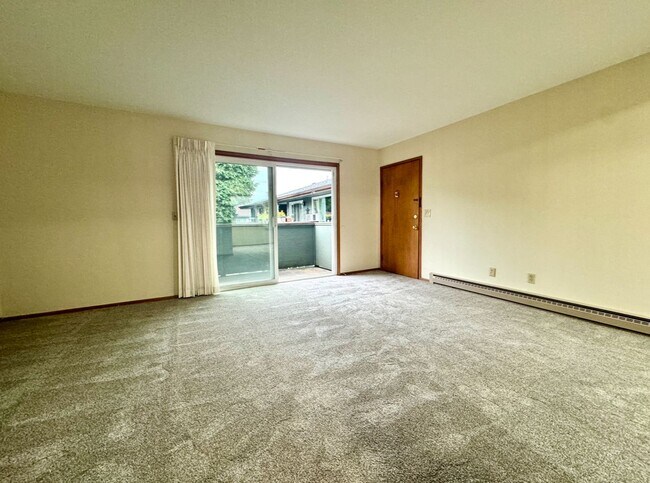 Building Photo - Vintage Irvington Top Floor 2 Bed with a l...