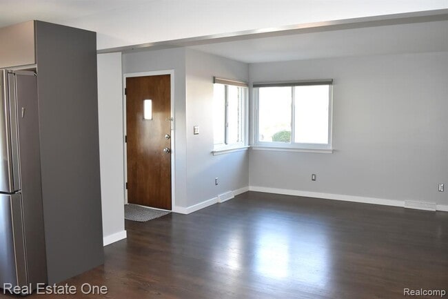 Building Photo - 607 Cherry Ave