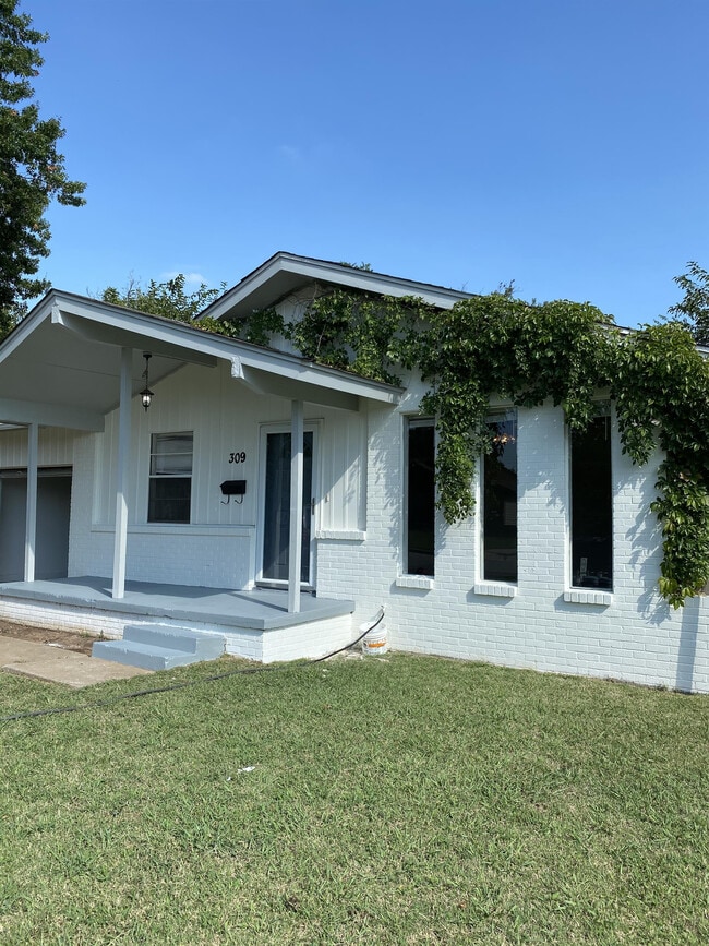 Building Photo - 309 NW 90th St