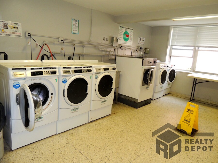 Foto principal - 79-25 150th St