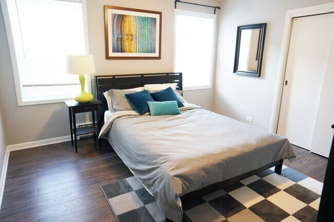 Foto del edificio - 2734 W Farragut Ave