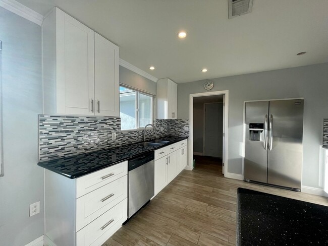 Building Photo - COMING SOON!! 2 Bedroom 2 Bathroom Home in...