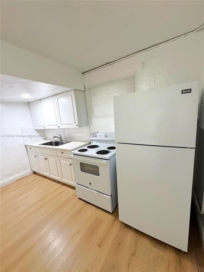 Foto del edificio - 840 NW 5th Ave