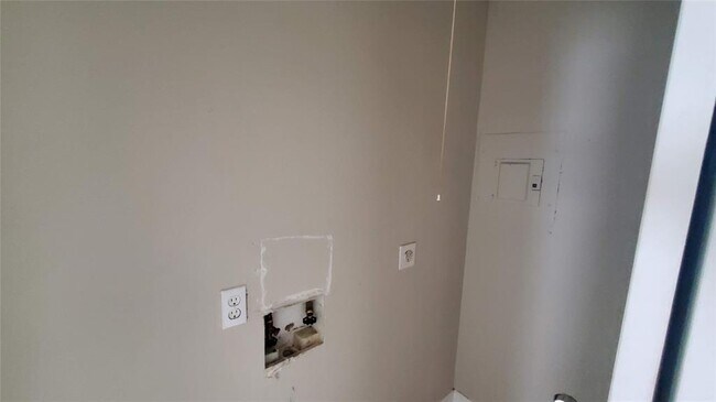 Foto del edificio - 703 Barren Springs Dr