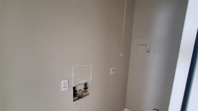 Building Photo - 703 Barren Springs Dr