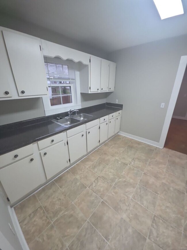 Foto del edificio - Single-Level 1-Bedroom Home with Yard and Covered Porch in Sparta