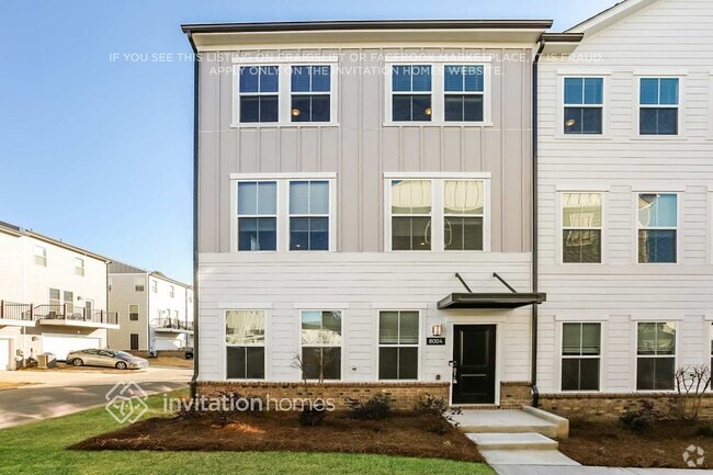 Building Photo - 8004 Roest Ln