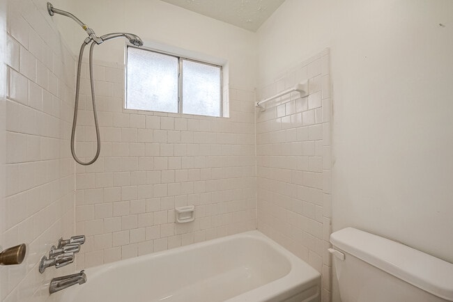 Foto del edificio - 3906 Quiet Pl Dr