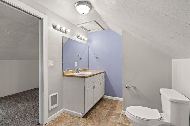 Foto del edificio - HUGE! 3 Bedroom Home with large fenced bac...