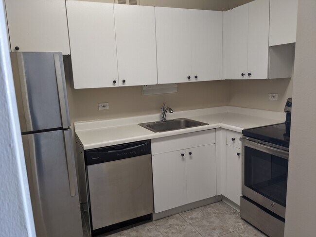 Foto del edificio - 655 W Irving Park Rd