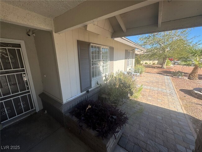 Foto del edificio - 6224 Miraloma St