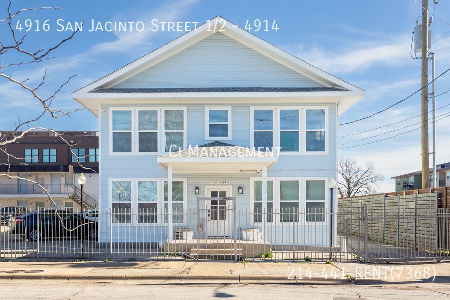 Primary Photo - This unit is Huge!! Over a 1000 Square Ft ...