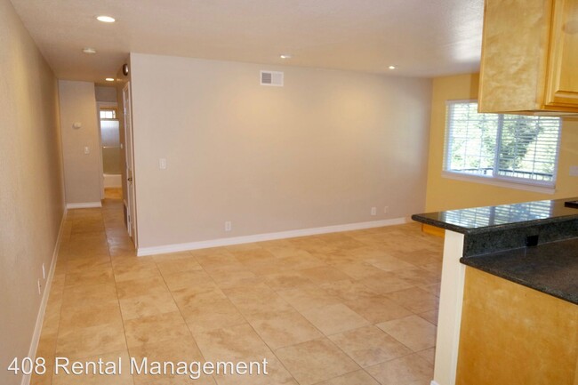Building Photo - 2 br, 1 bath House - 969 Gilchrist Drive #4