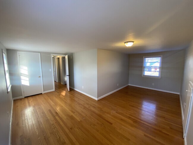 Foto del edificio - 5073 School Rd