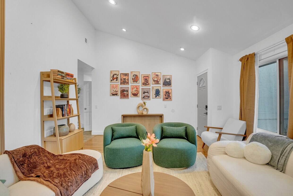 Foto principal - 5805 Silver Creek Valley Pl