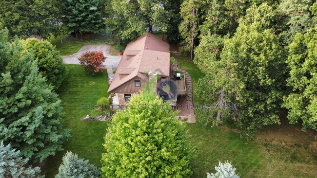 Building Photo - 3 Bedroom 2 Full Bath Home