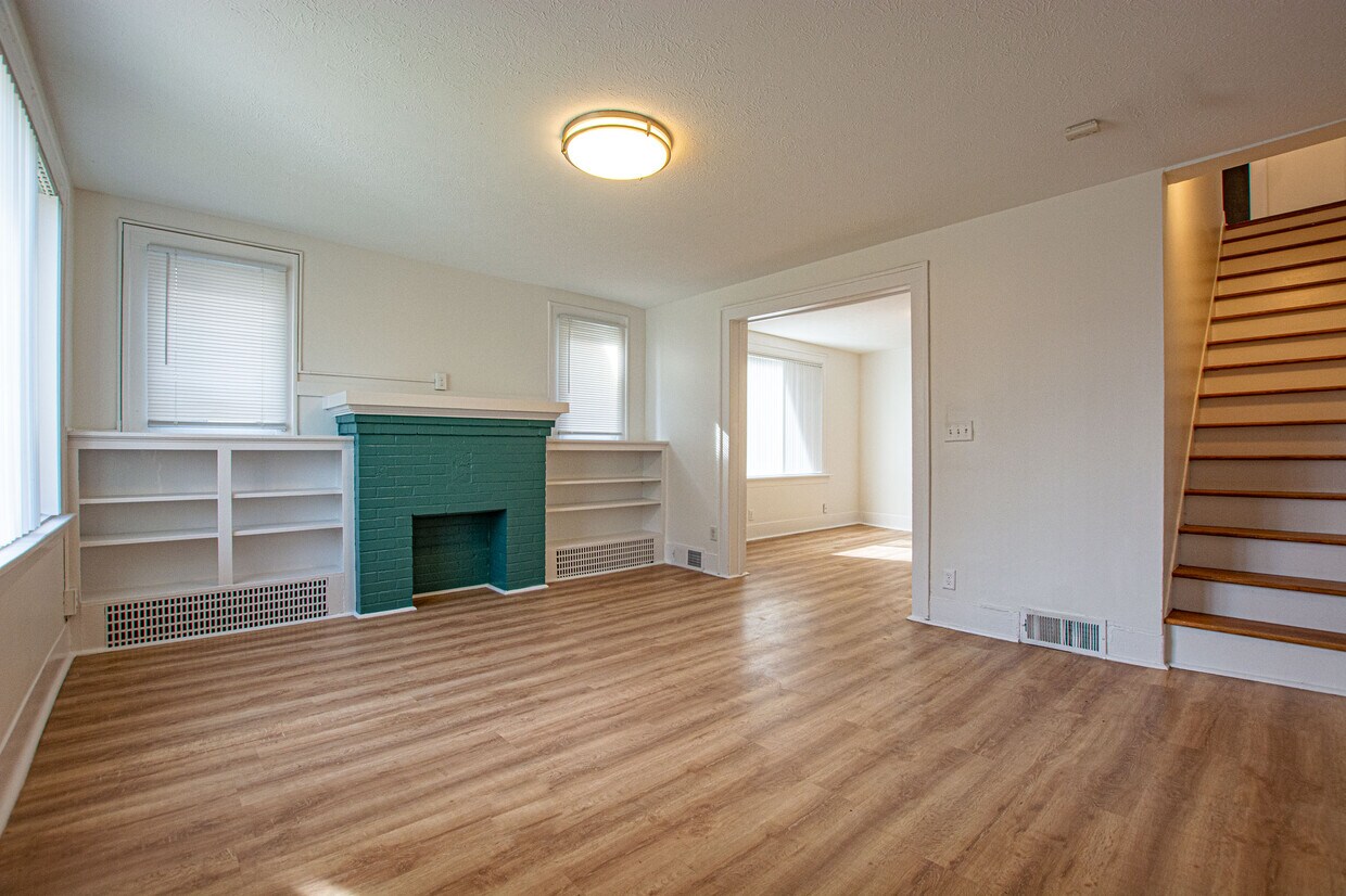 106 N 38th St, Omaha, NE 68131 Townhome Rentals in Omaha NE