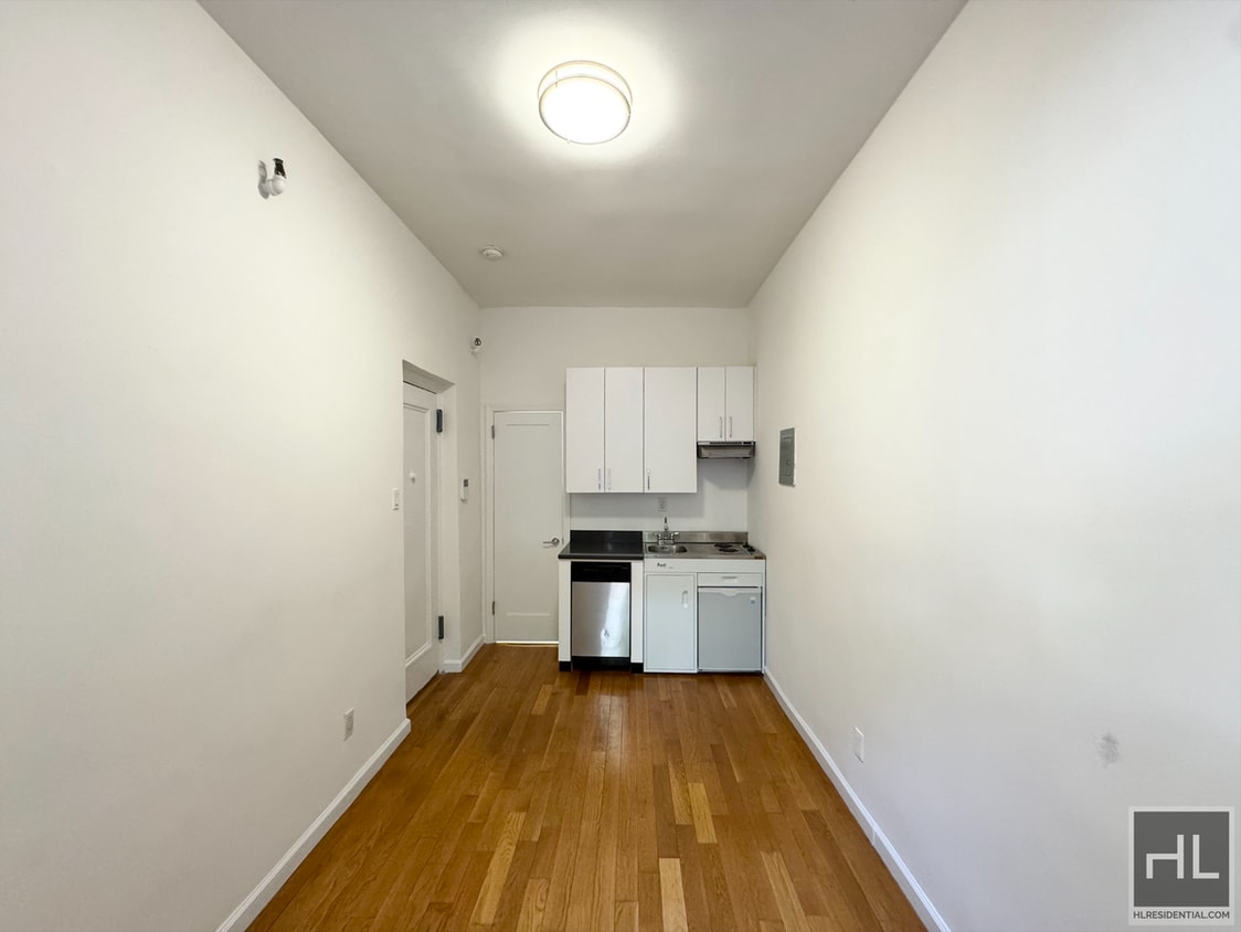 Primary Photo - WEST 11 STREET