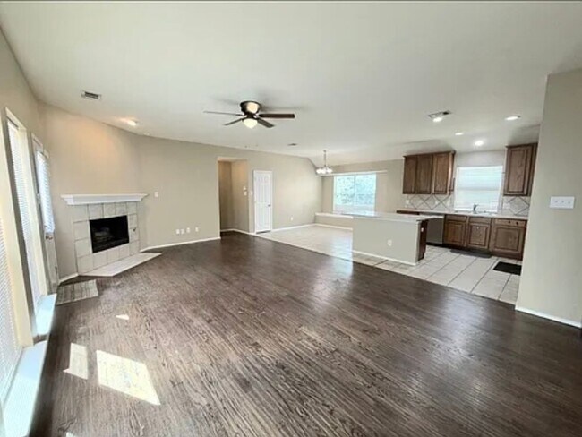 Foto del edificio - 13645 Valley Mills Dr