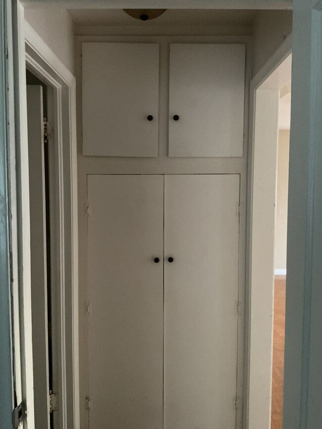 Building Photo - Country Living