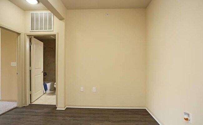 Building Photo - 1 bedroom in Dallas TX 75204