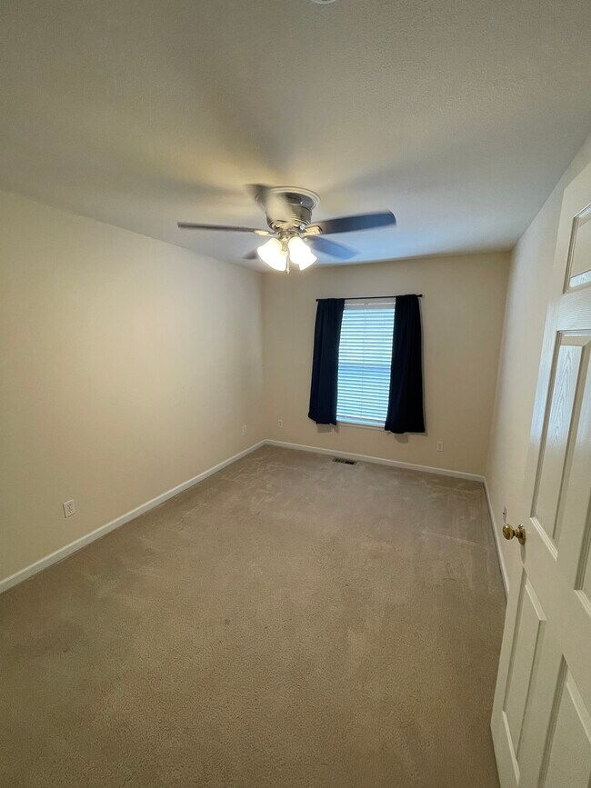 Room for Rent - 3642 Venice Grv