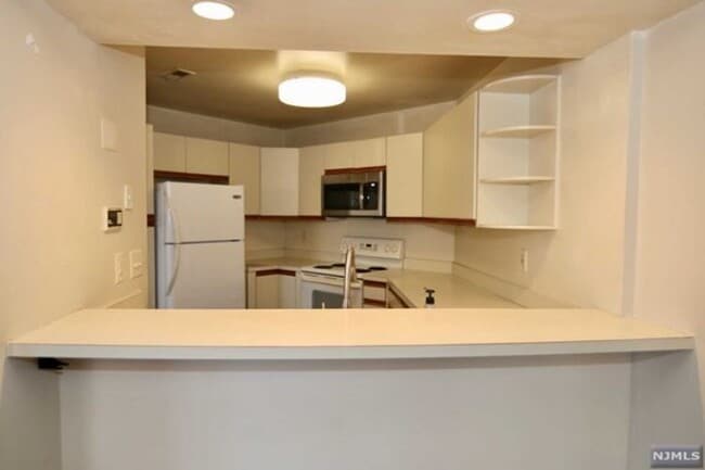 Building Photo - 1480 Westgate Dr