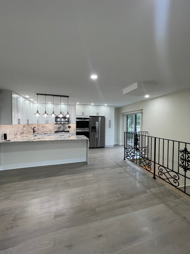 Building Photo - 2198 N Oakbrook Cir