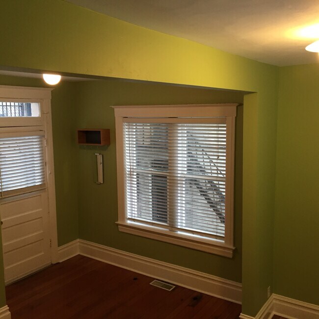 Building Photo - 407 E 300 S