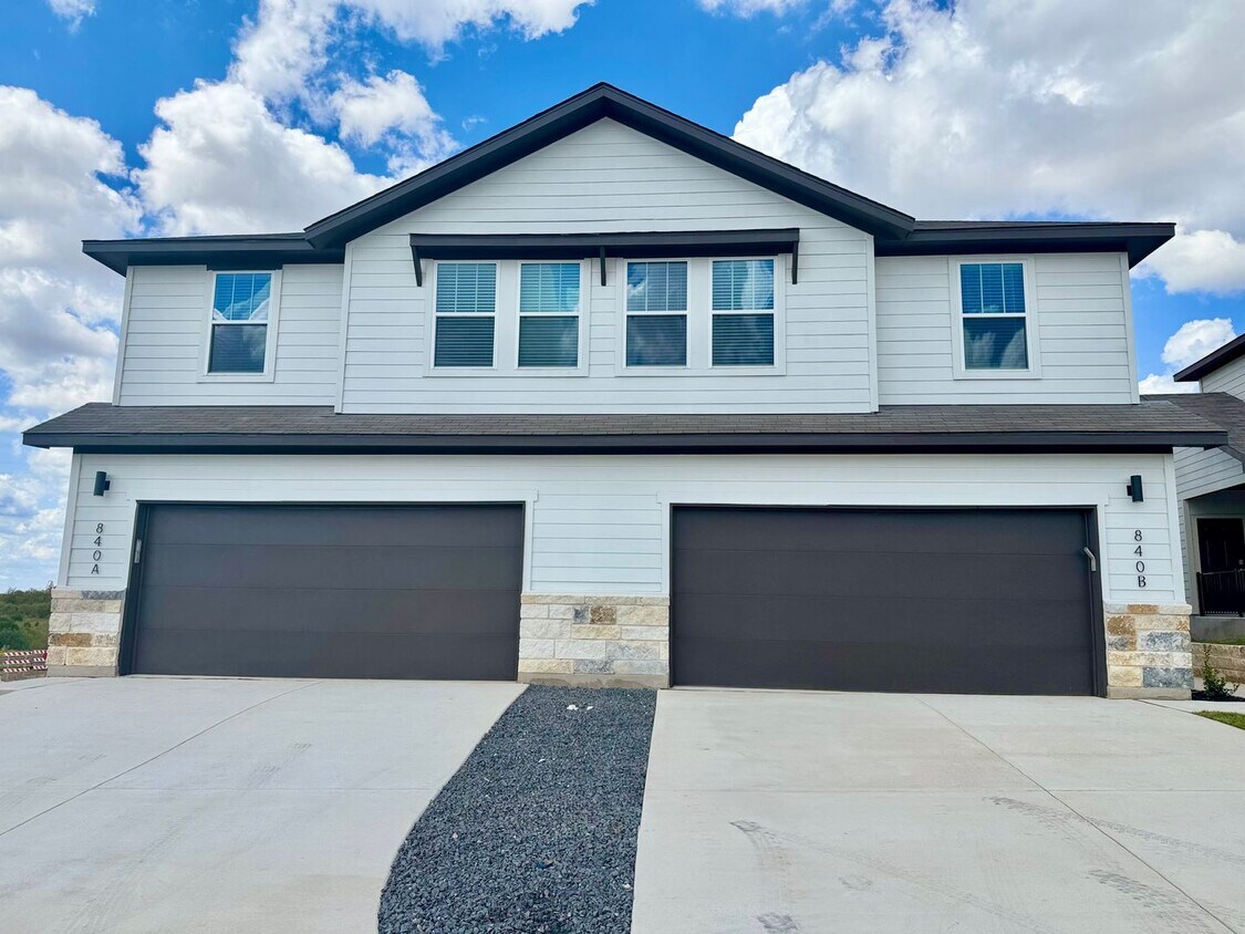 Primary Photo - Stunning 4x2.5 Luxury Duplex in Buda, TX!