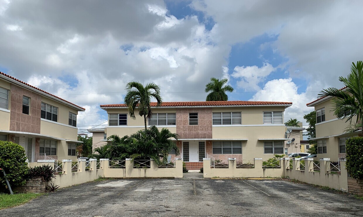 Primary Photo - 19 Salamanca Ave