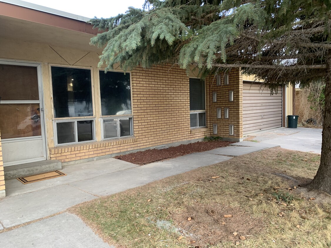 Foto principal - 896 Raymond Dr