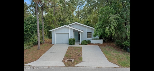 Building Photo - 51 Golfview Dr