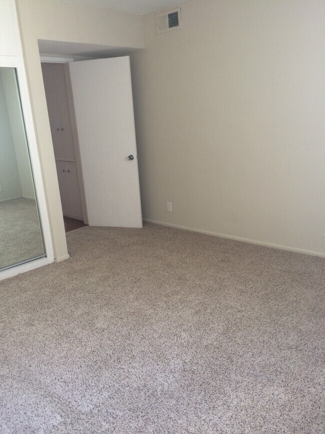 Building Photo - 4424 Cartwright Ave