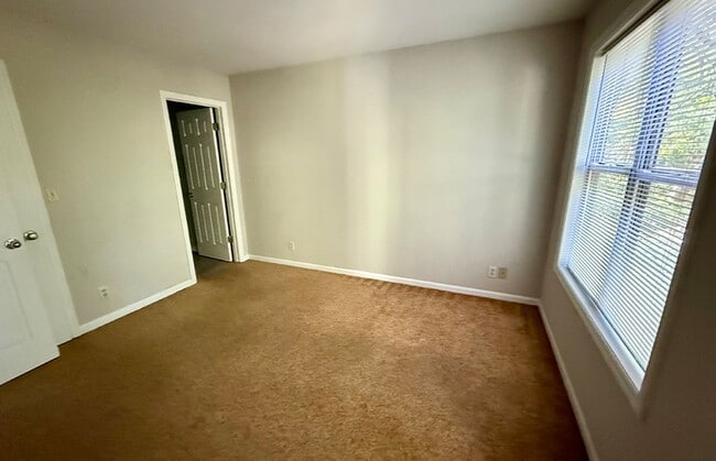 Building Photo - 3227 Bishop St