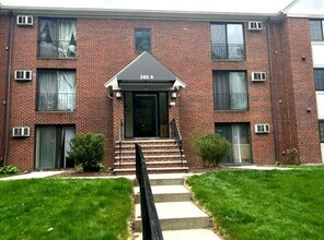 Building Photo - 301 Great Rd