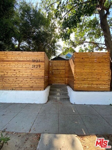 Foto del edificio - 1129 N Westmoreland Ave