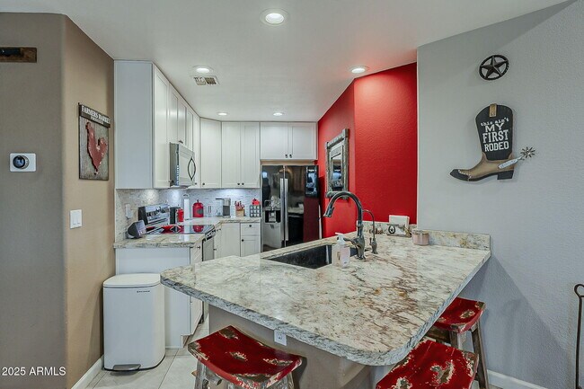 Building Photo - 15205 N Ivory Dr