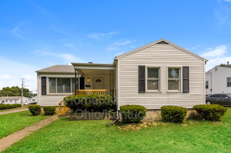 702 Oakleaf Dr, Dayton, OH 45417 House for Rent in Dayton, OH