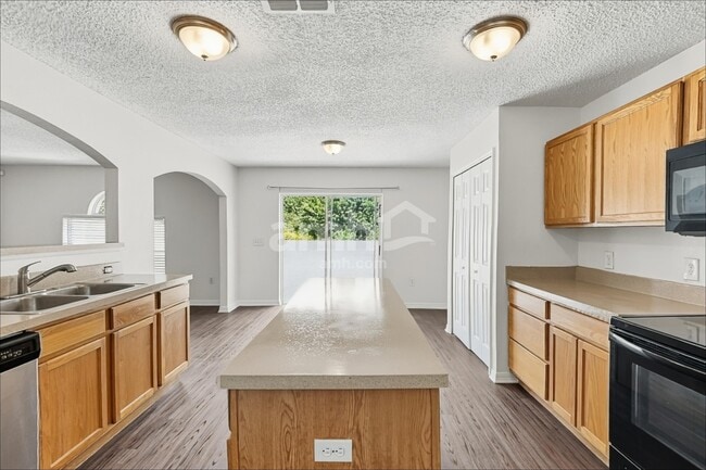 Building Photo - 10421 Opus Dr