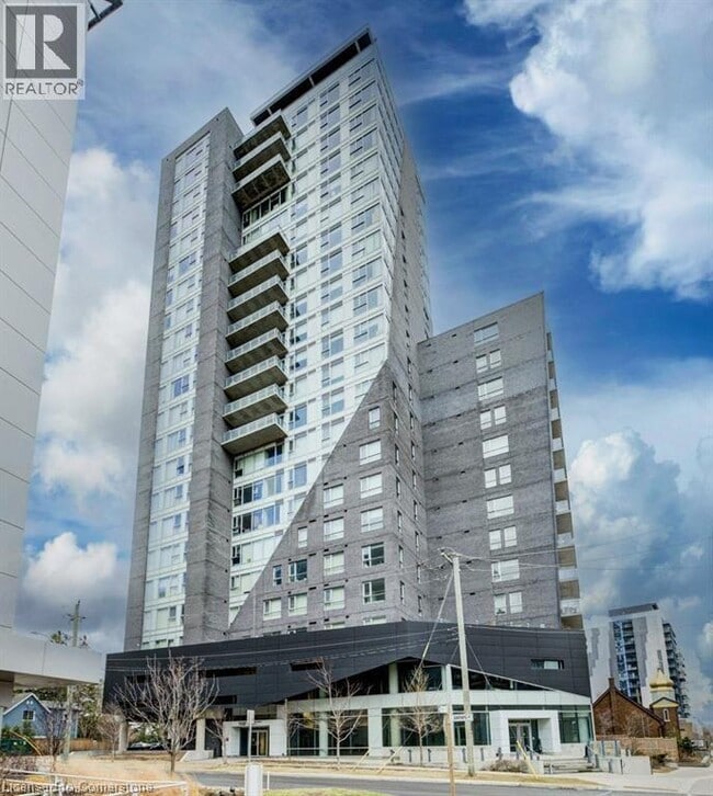 Building Photo - 158 King St N