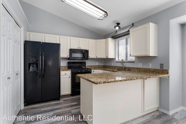 Foto del edificio - 5 br, 3 bath House - 115 W 1225 N