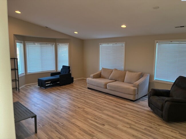 Building Photo - Great Back Yard! Lawn Care Included