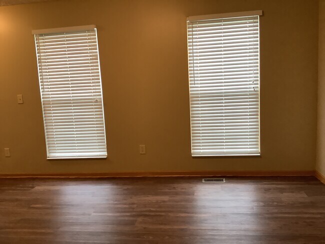Building Photo - 8889 Sedona Court
