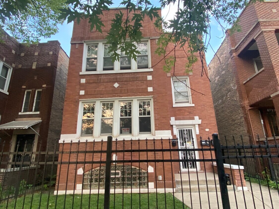 Foto principal - 6721 S Maplewood Ave