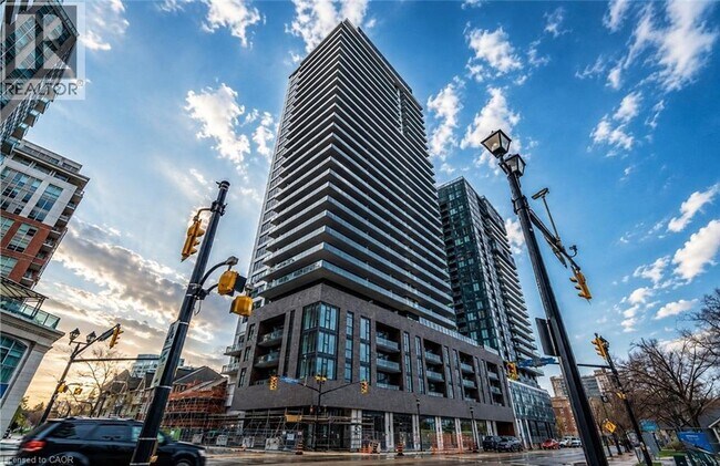 Photo du bâtiment - 2075 Lakeshore Rd.