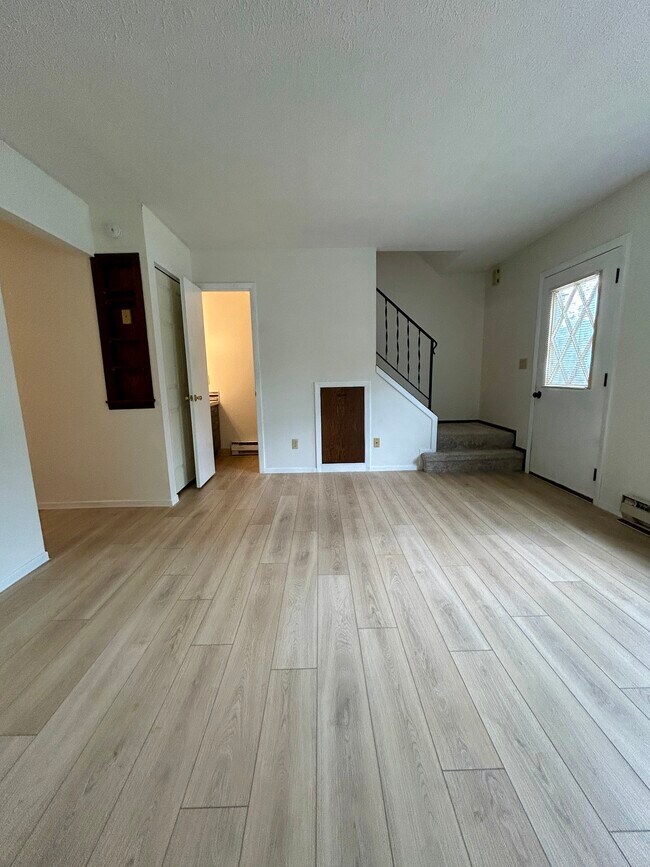Foto del edificio - 230 Lindale Ave